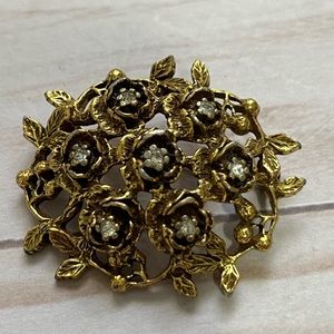 Vintage Goldette NY Charm Oval Vintage Figural Costume Pin Brooch **Signed